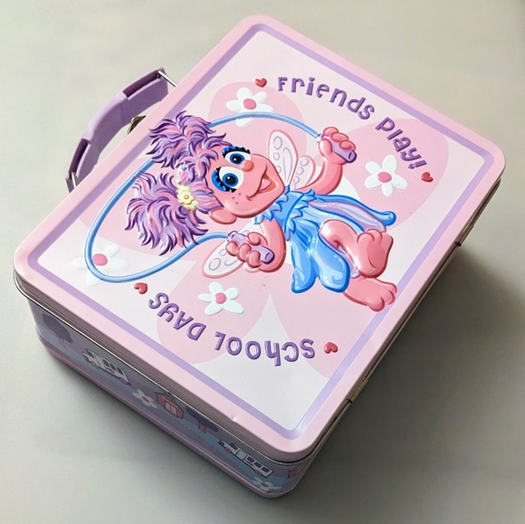 Collectible Tin Lunchbox Sesame Street Abby Crabby - Friends Play & School Day - Picture 1 of 11